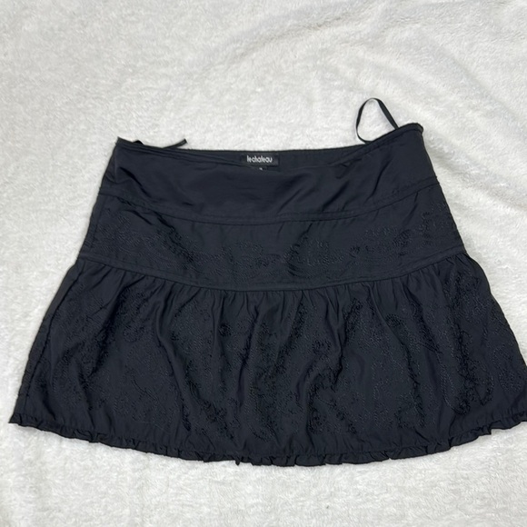 le chateau Dresses & Skirts - Le Chateau Black Bubble Mini Skirt Ruched Casual